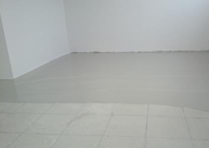 Заливка основания нивелирующей смесью