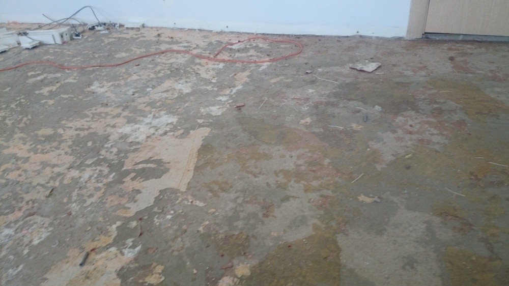 Демонтаж старого покрытия и очистка поверхности Демонтаж старого покрытия и очистка поверхности