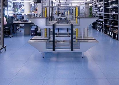 Укладка токопроводящей ПВХ плитки в один цвет