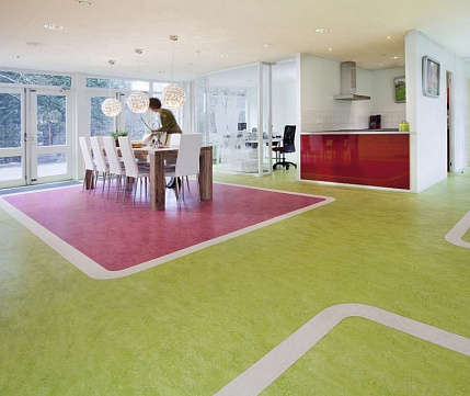 Укладка натурального линолеума